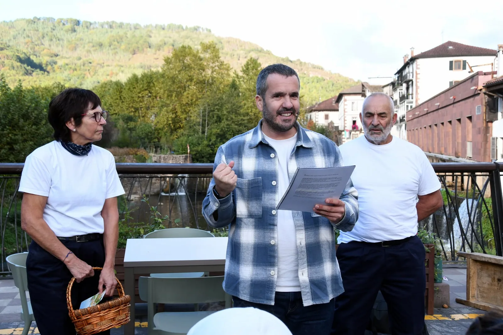 Rosario Gortari, Hasier y Patxi Larretxea · Foto: Juan Mari Ondikol